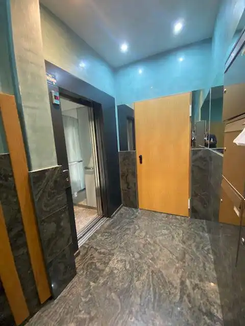 Baño de Piso en venta en Oviedo  con Calefacción