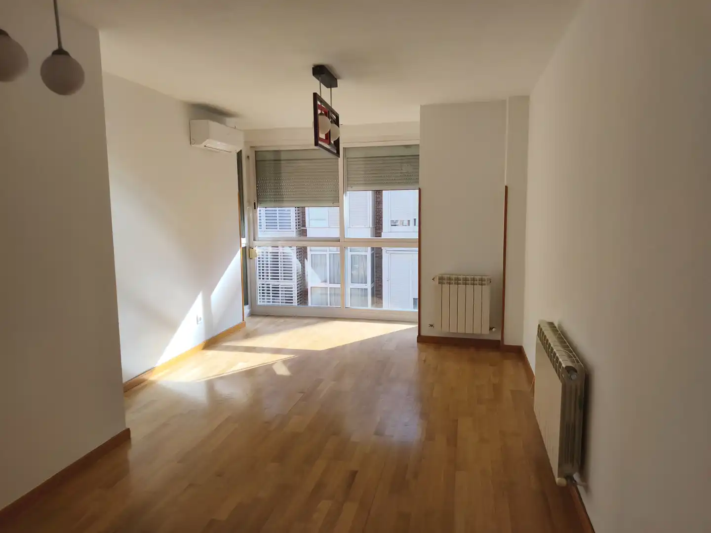 Living room of Flat for rent in Madrid  with Air Conditioner, Heating and Private garden