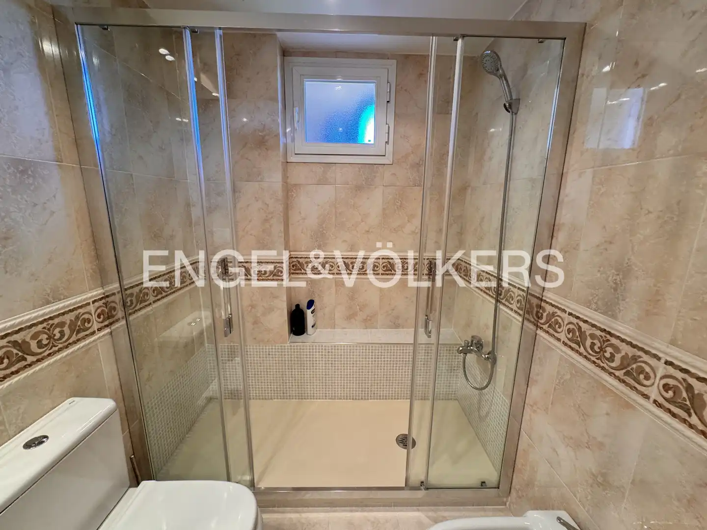 Baño de Ático de alquiler en Majadahonda con Aire acondicionado, Calefacción y Jardín privado
