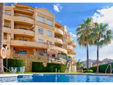 Pis amb piscina en venda a Riviera del Sol