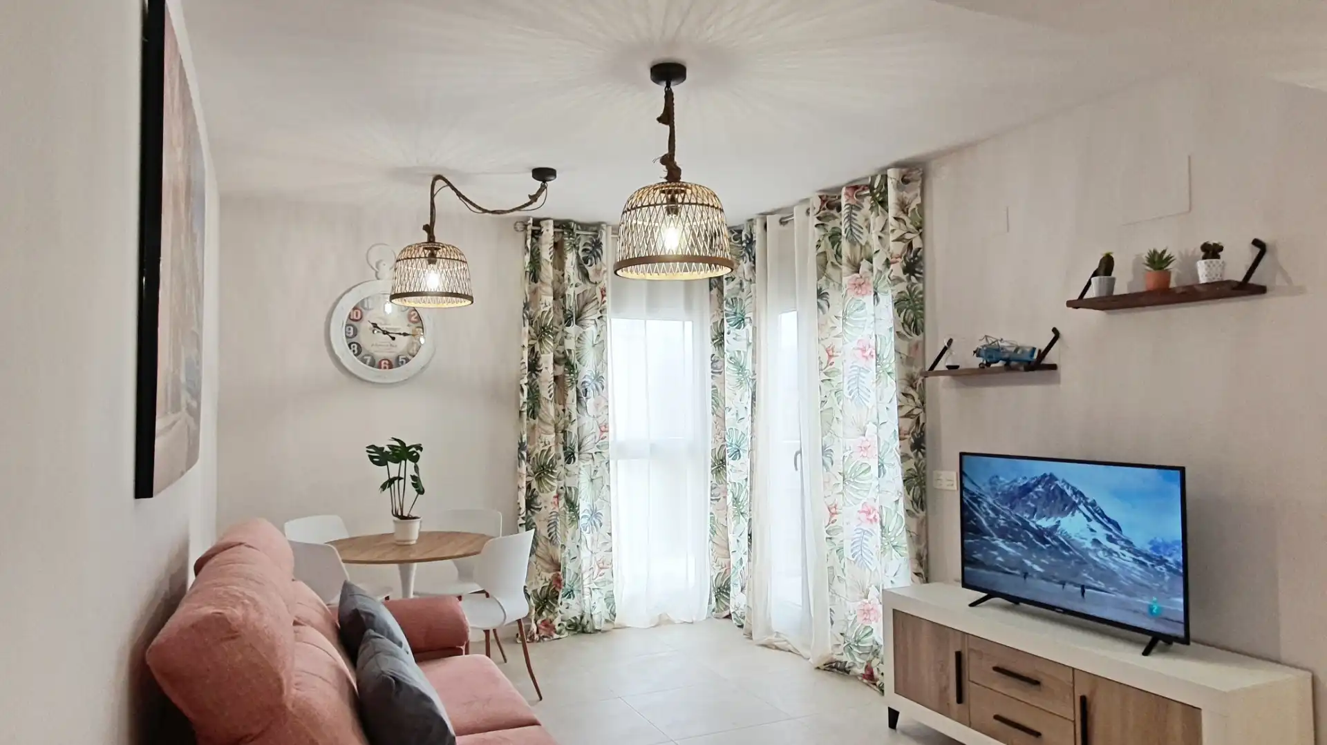 Sala d'estar de Apartament de lloguer en Oliva amb Aire condicionat, Calefacció i Terrassa