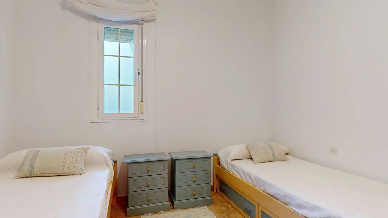Dormitori de Apartament de lloguer en Villafranca de los Barros amb Aire condicionat, Calefacció i Moblat