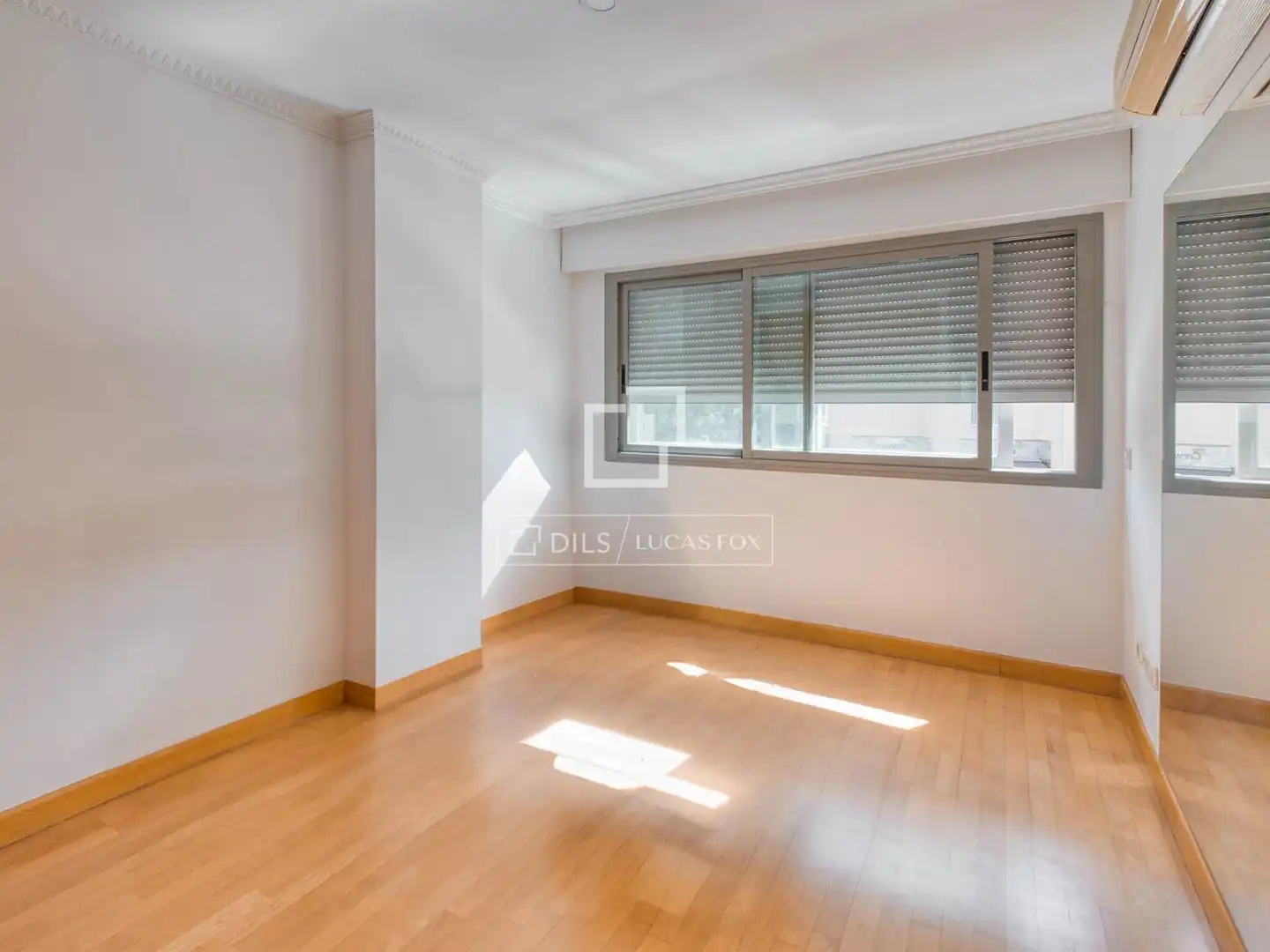 Dormitori de Casa o xalet en venda en Madrid amb Aire condicionat, Calefacció i Jardí privat