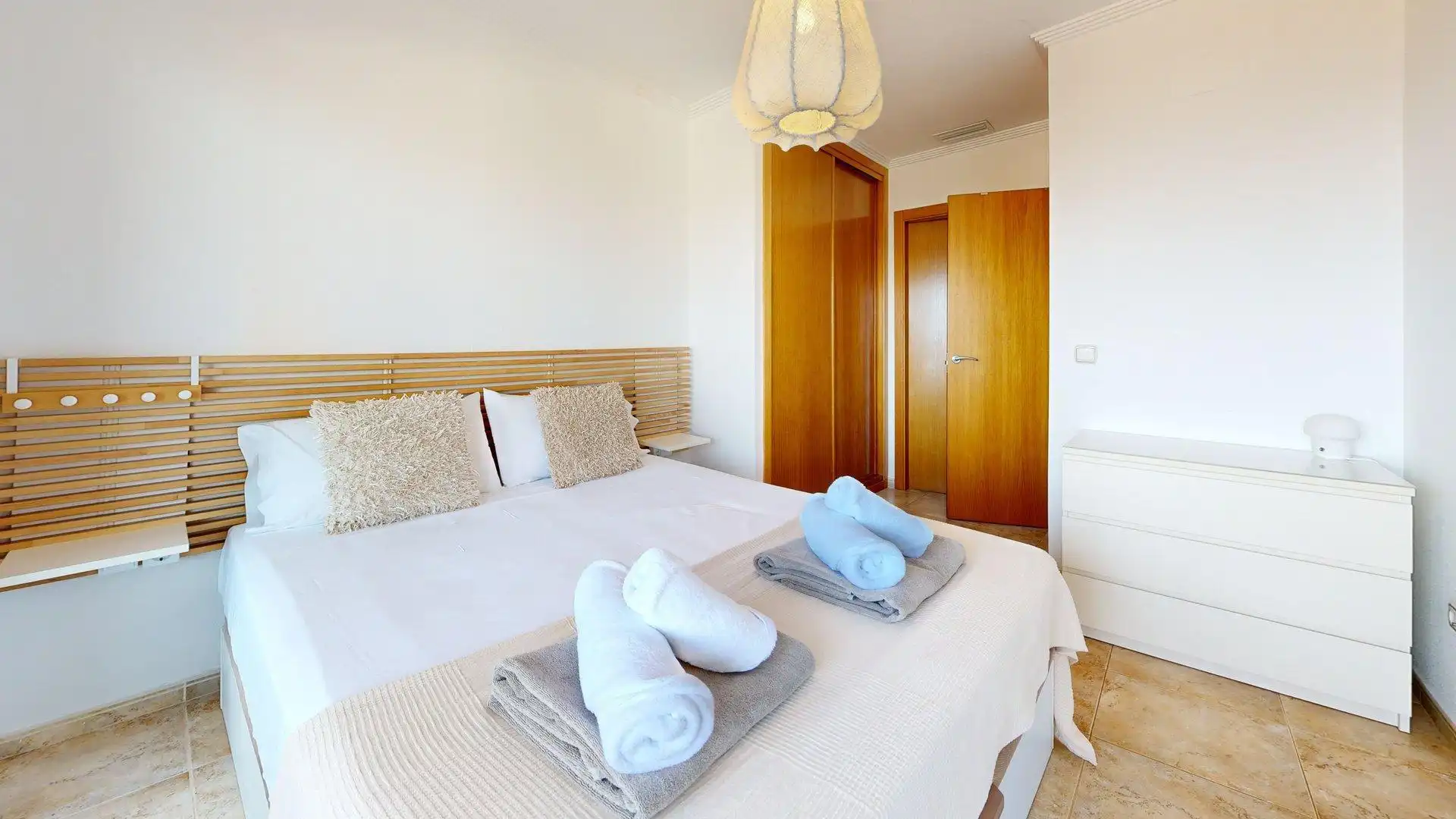 Habitación de Apartamento de alquiler en Elche / Elx con Aire acondicionado, Calefacción y Jardín privado