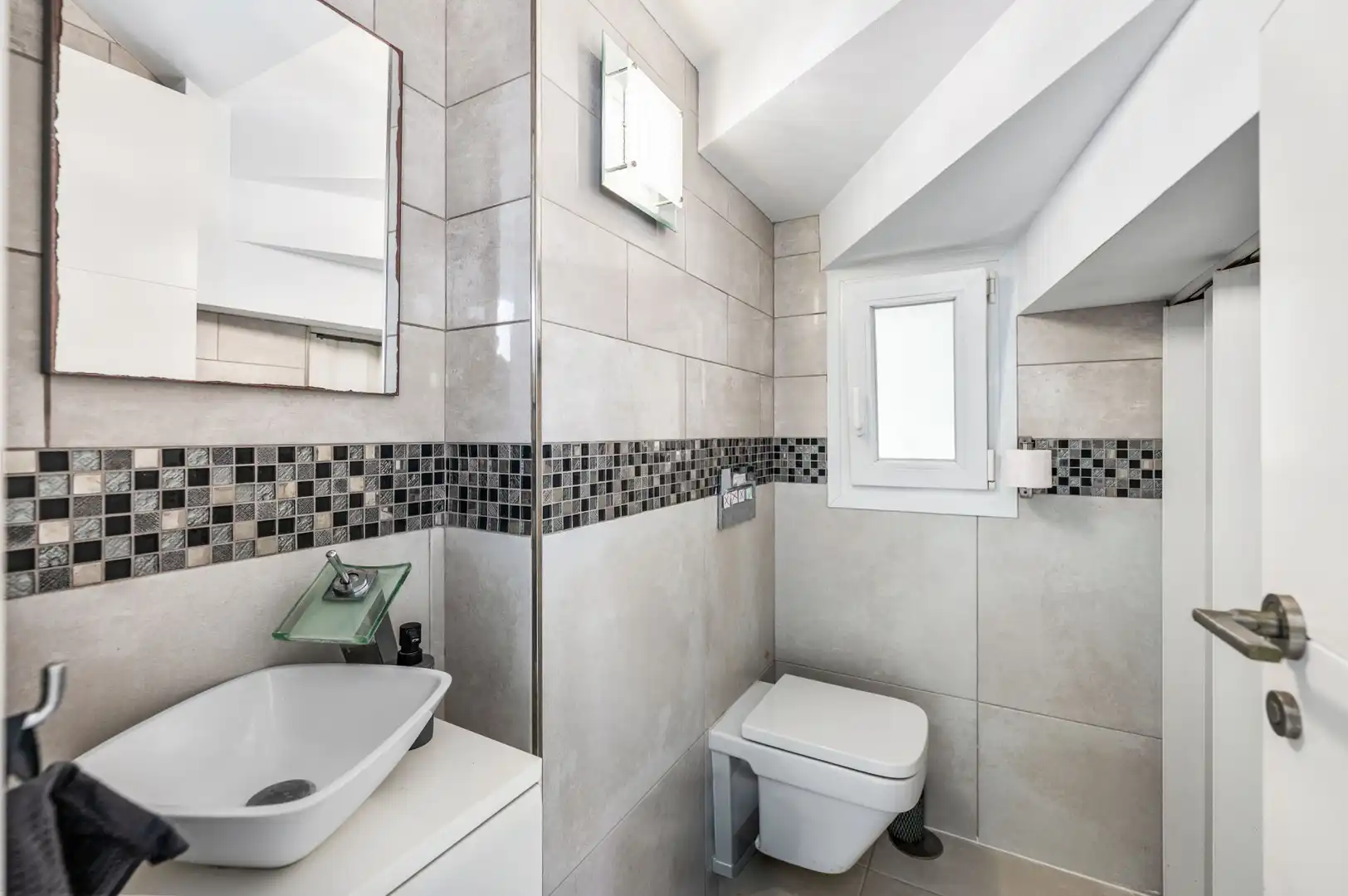 Bathroom of Houses for sale in Estepona  with Air Conditioner, Private garden and Terrace