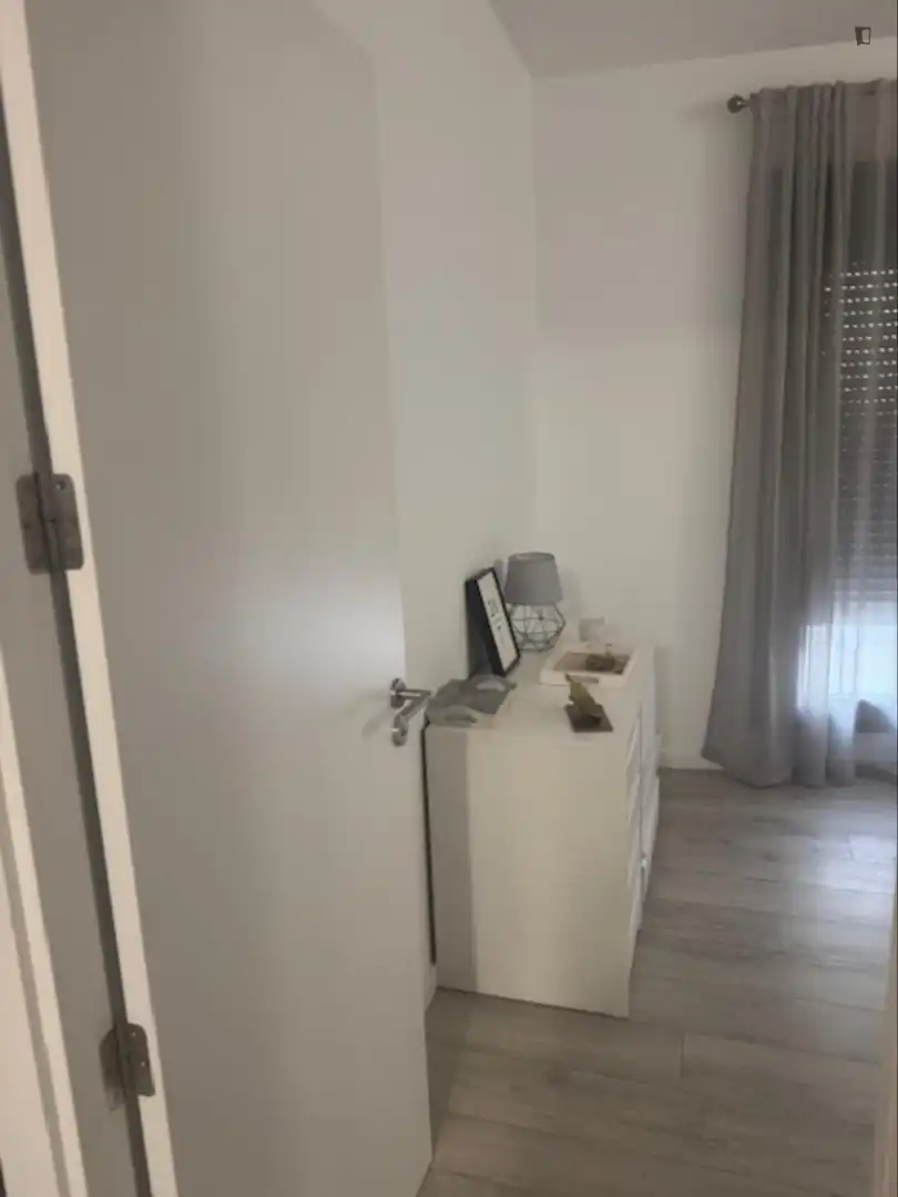 Habitación de Apartamento de alquiler en Dos Hermanas con Aire acondicionado, Calefacción y Amueblado
