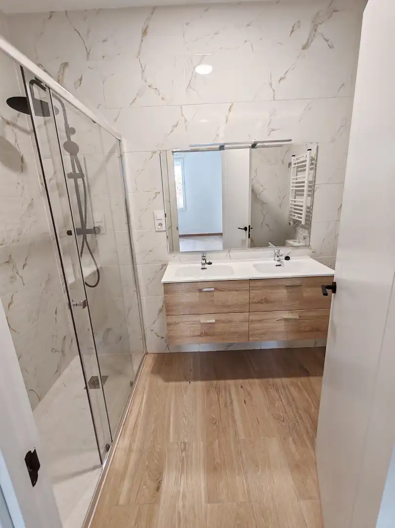 Badezimmer von Wohnung zum Verkauf in Fuenlabrada mit Klimaanlage, Heizung und Waschmaschine