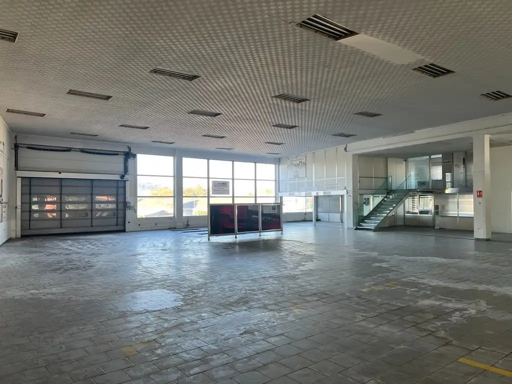 Nave industrial de alquiler en Oleiros con Calefacción