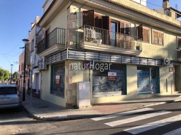 Locale commerciale in affitto a Calle 13