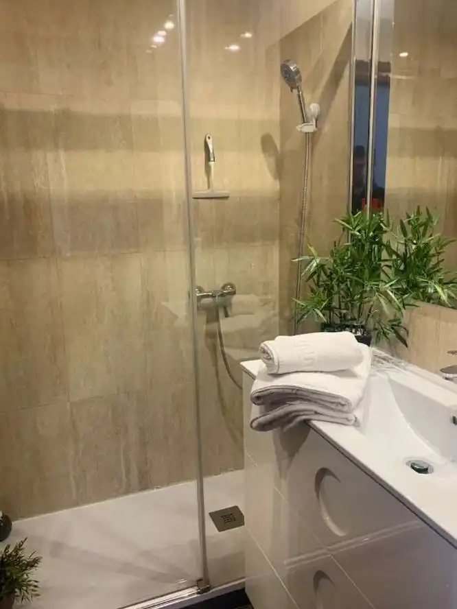 Baño de Apartamento en venta en Torremolinos con Aire acondicionado, Calefacción y Piscina