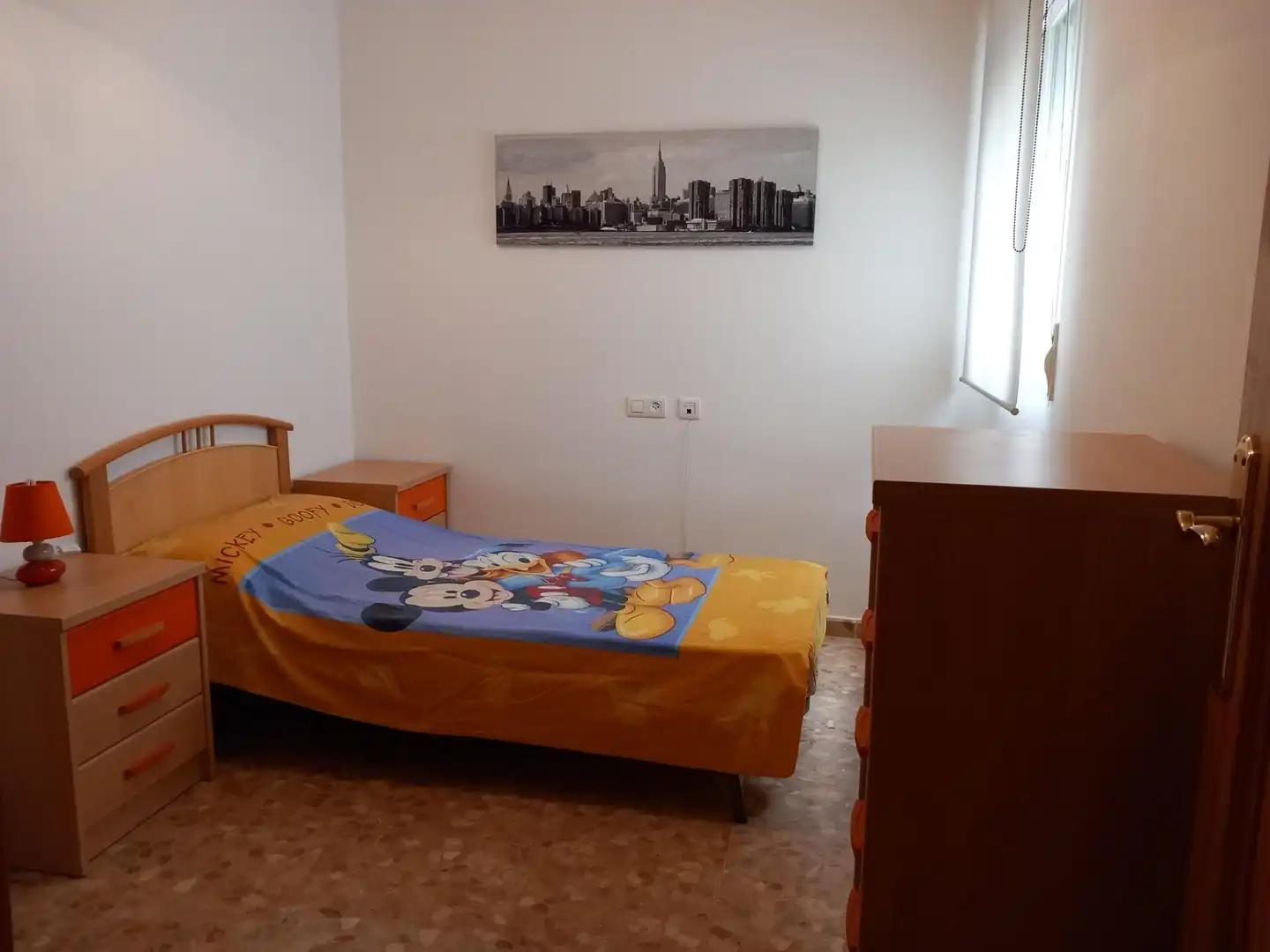 Dormitori de Pis de lloguer en Motril amb Aire condicionat, Moblat i Balcó