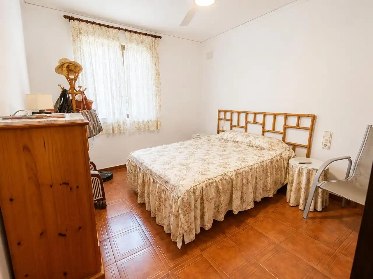 Dormitori de Casa o xalet en venda en Oliva amb Jardí privat, Terrassa i Traster