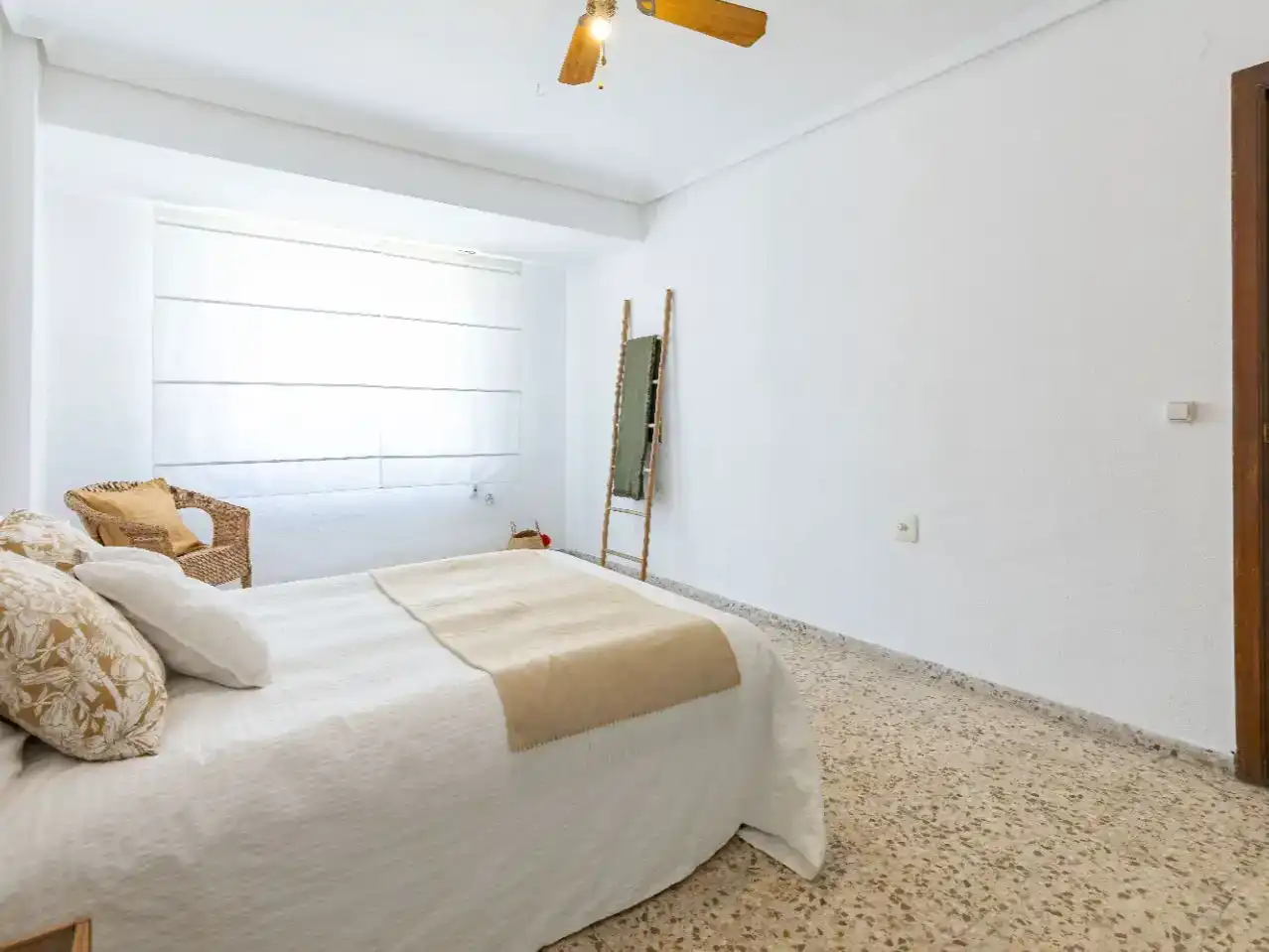 Schlafzimmer von Wohnung zum Verkauf in  Valencia Capital mit Balkon