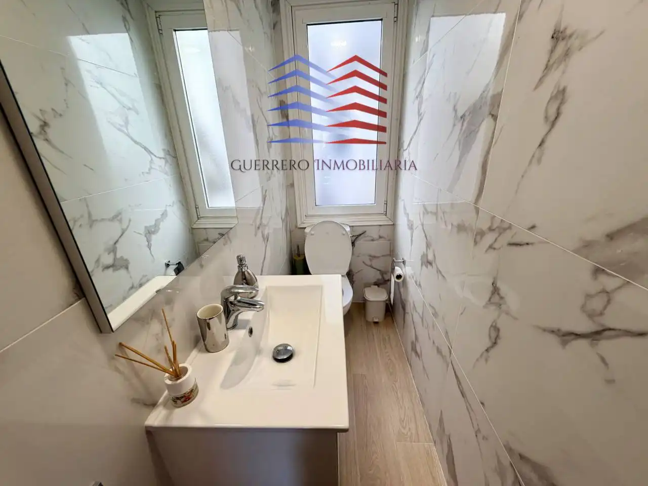 Bany de Apartament de lloguer en O Carballiño   amb Calefacció, Parquet i Moblat
