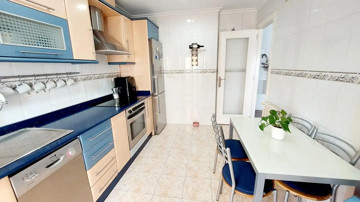 Küche von Wohnung zum Verkauf in Elche / Elx mit Klimaanlage, Balkon und Gemeinschaftspool