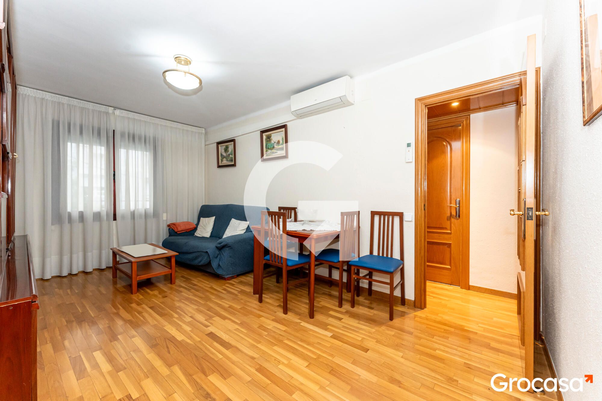 Living room of Flat for sale in L'Hospitalet de Llobregat  with Air Conditioner, Furnished and Oven