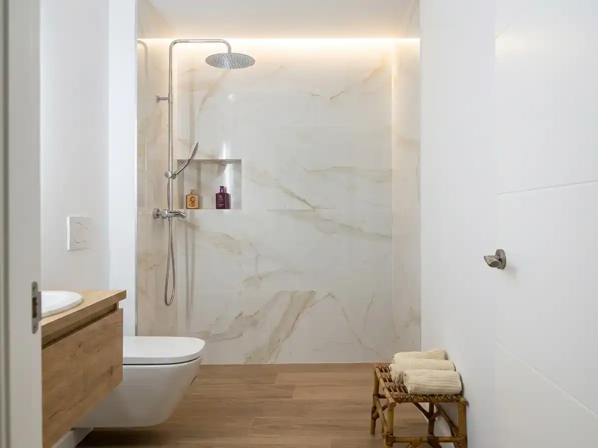 Bathroom of Flat for rent in Elche / Elx  with Air Conditioner, Furnished and Balcony
