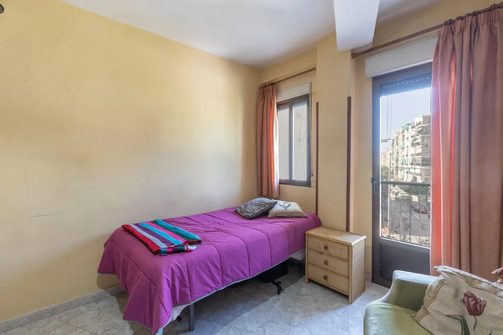 Schlafzimmer von Wohnung zum Verkauf in Granada mit Balkon