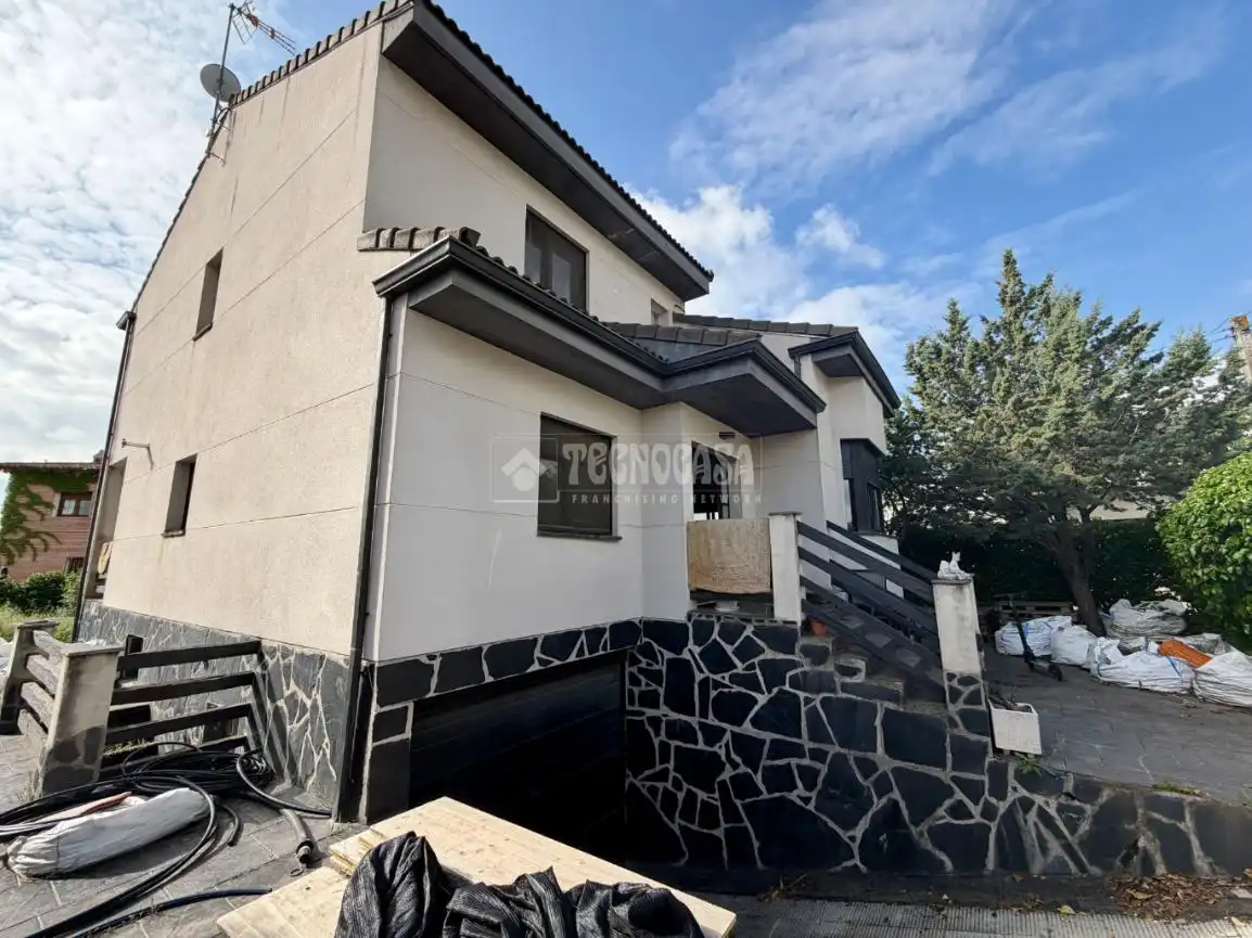 Vista exterior de Casa o chalet en venta en Serracines con Calefacción y Jardín privado