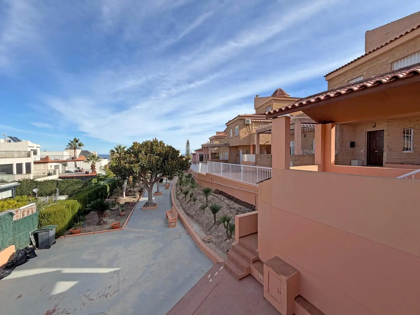 Vista exterior de Casa o xalet en venda en Alicante / Alacant amb Calefacció, Jardí privat i Terrassa