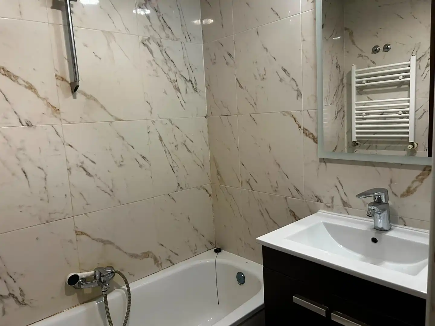 Badezimmer von Wohnung zur Miete in Madrid mit Klimaanlage, Heizung und Parkett