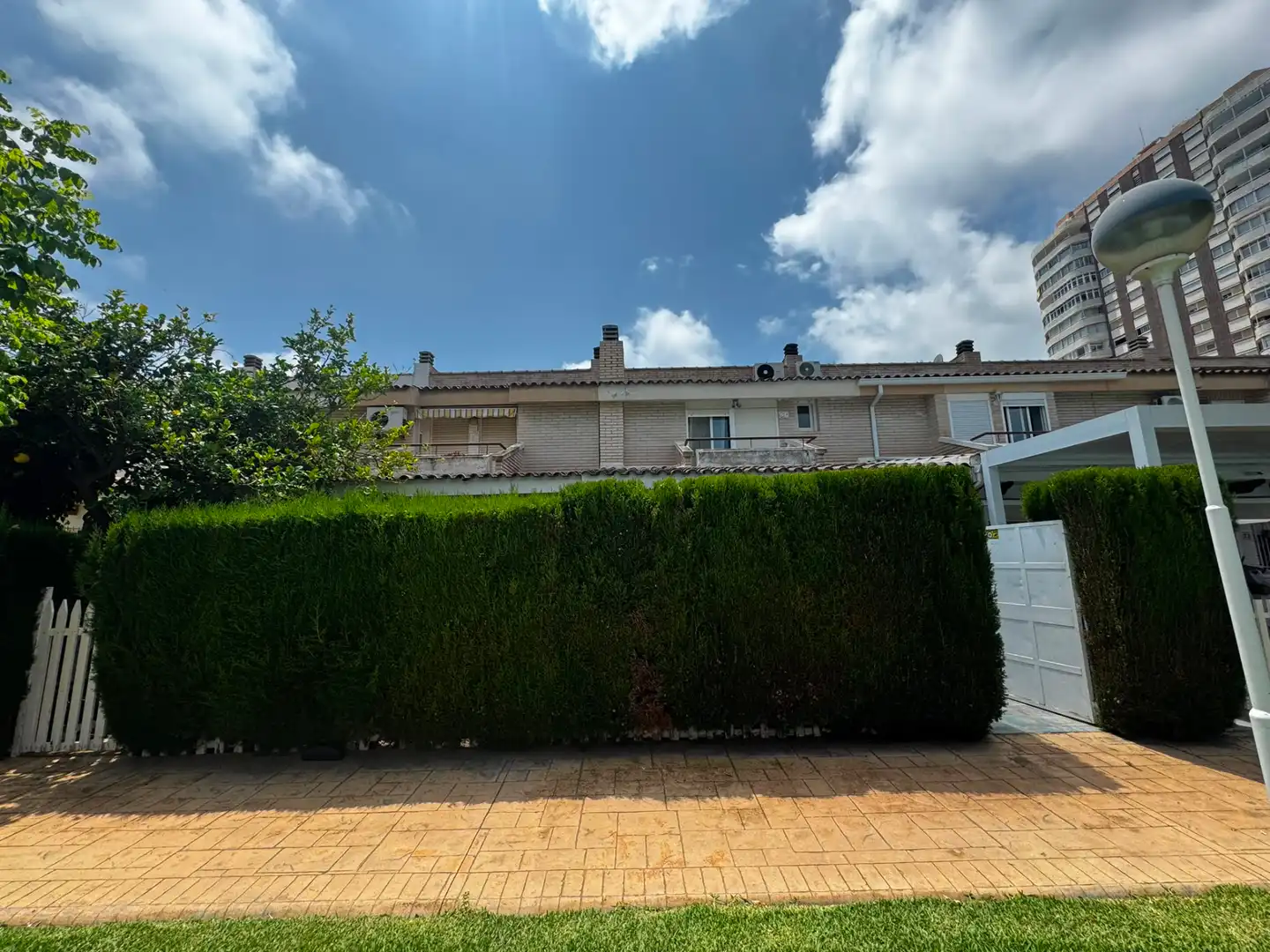 Vista exterior de Casa o xalet de lloguer en Alicante / Alacant amb Aire condicionat, Jardí privat i Parquet