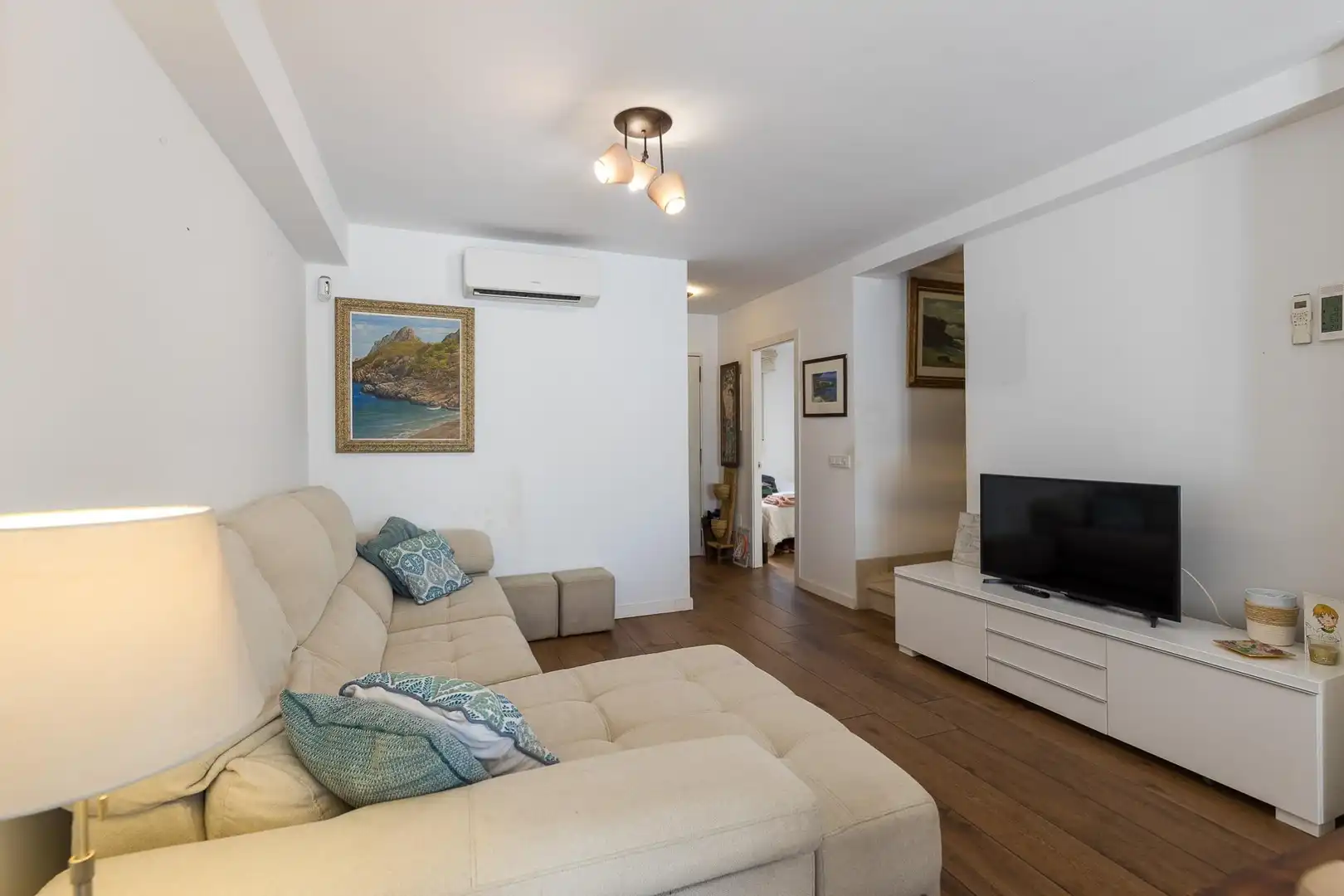 Sala d'estar de Casa adosada en venda en  Palma de Mallorca amb Aire condicionat, Jardí privat i Terrassa