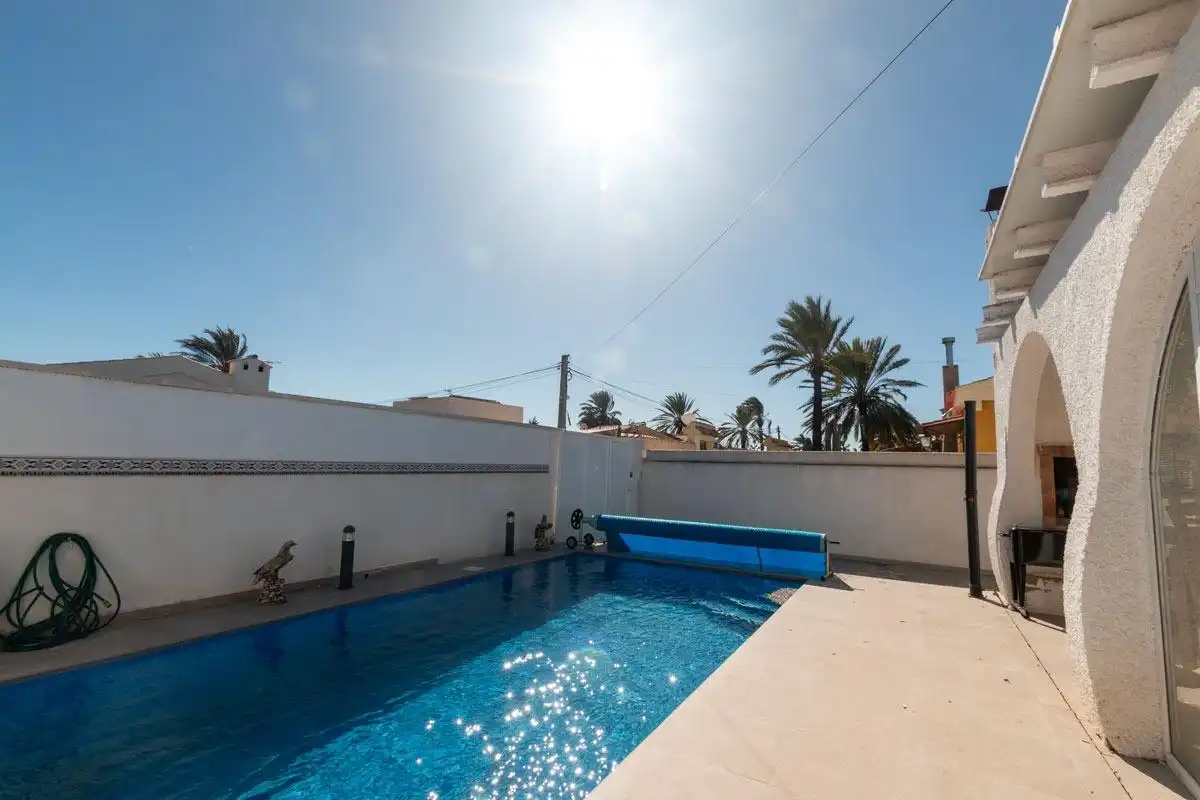 Piscina de Casa o chalet en venta en Torrevieja con Aire acondicionado, Terraza y Trastero
