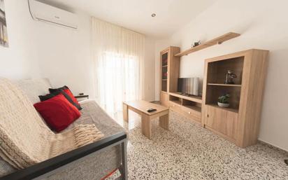 Living room of Flat for sale in  Granada Capital  with Heating and Balcony