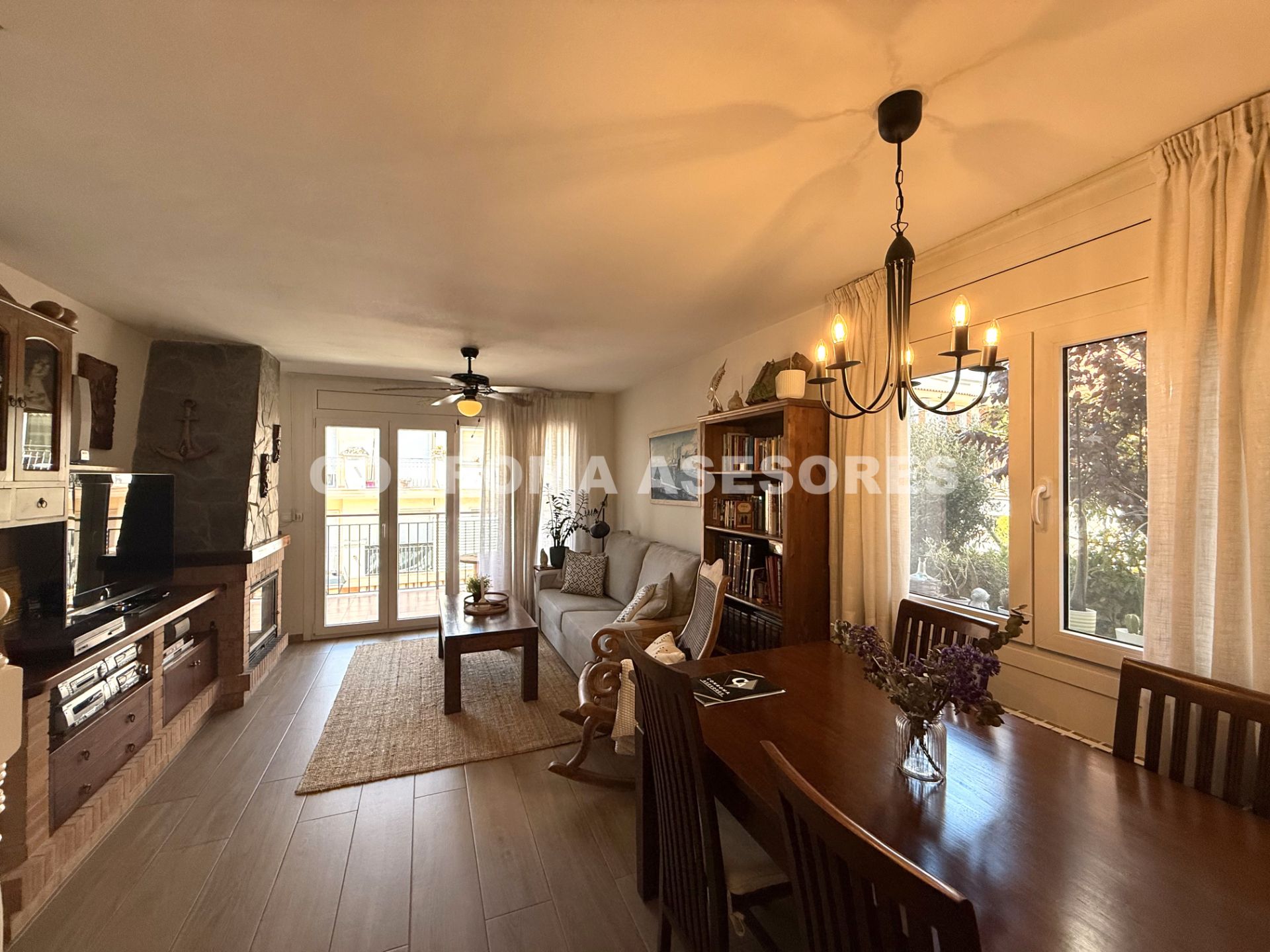 Sala d'estar de Casa adosada en venda en Malgrat de Mar amb Aire condicionat, Calefacció i Jardí privat