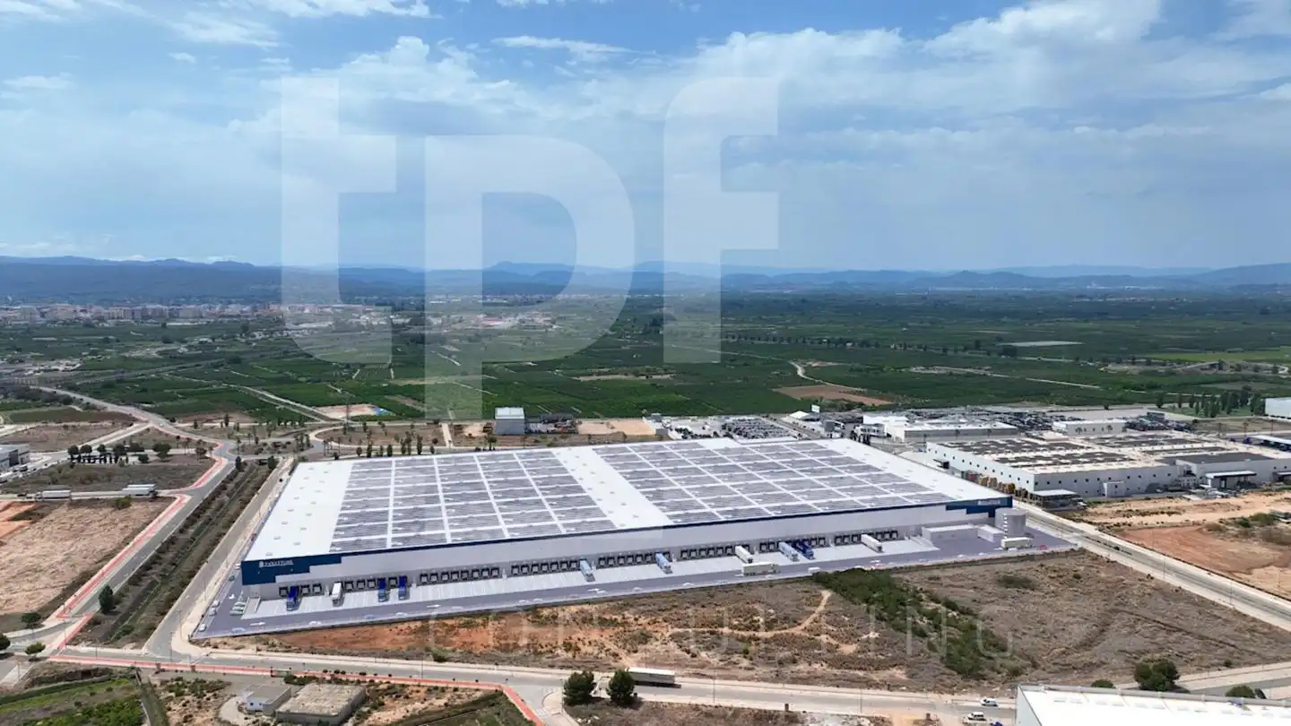 Außenansicht von Fabrikhallen zur Miete in Alzira