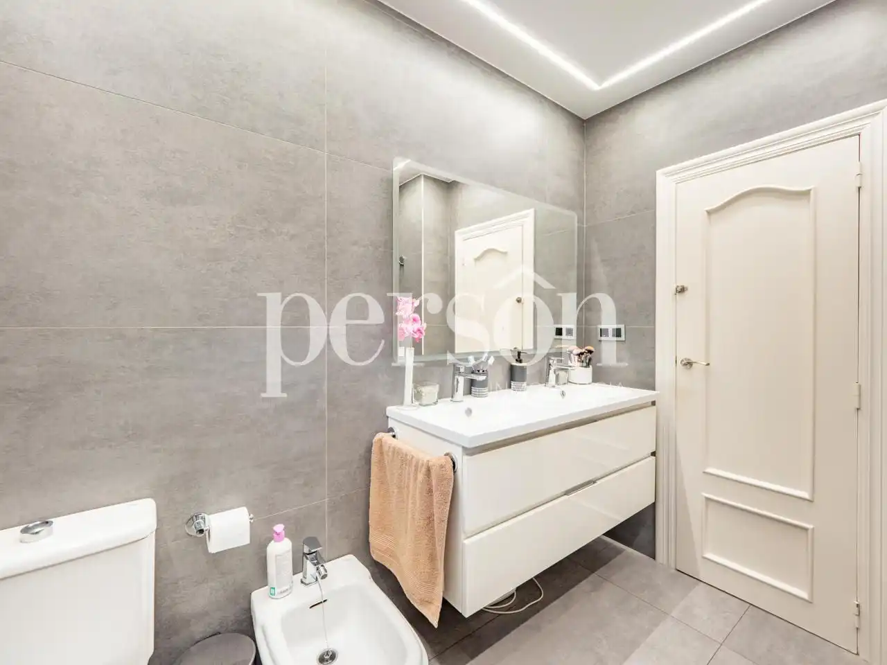 Bathroom of Houses for sale in Torrent  with Air Conditioner, Private garden and Terrace