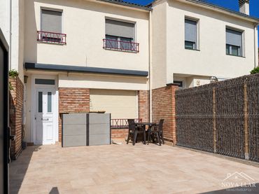 Adosado en venta en Carrer Sempreviva 1