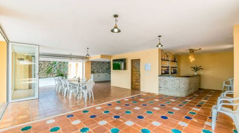 CHALET CON PISCINA, PISTA DE PADEL,  5 DORM, 4 BAÑOS, 2 COCINAS, imatge 3