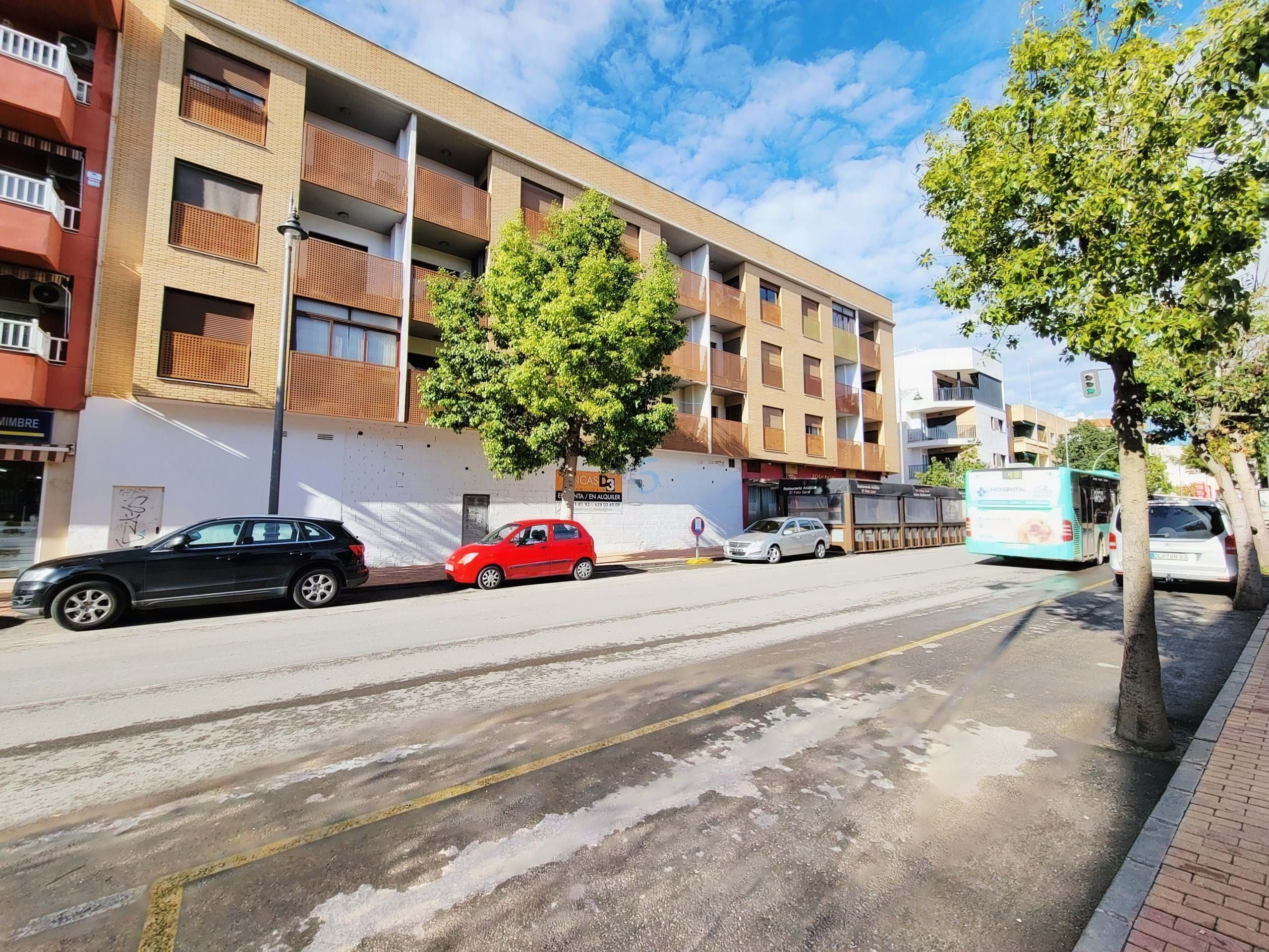 Vista exterior de Pis en venda en San Pedro del Pinatar amb Aire condicionat, Terrassa i Piscina