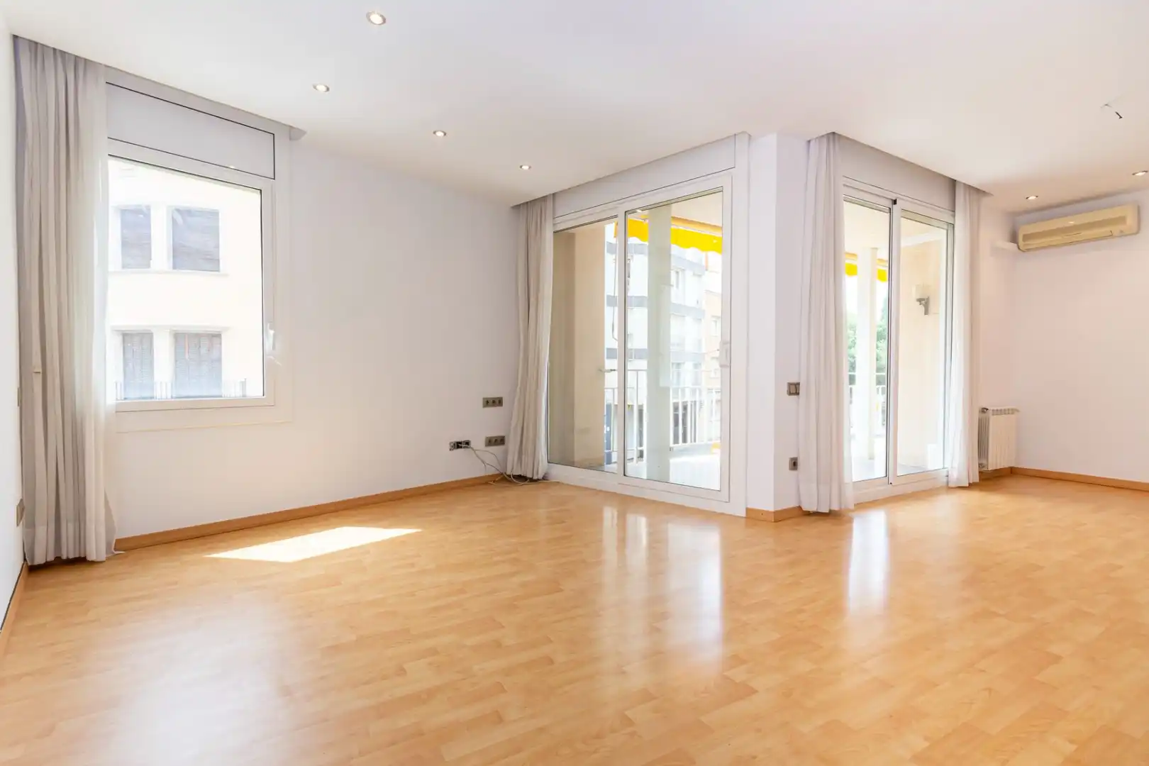 Appartamento con terrazza in vendita a Plaça de Josep Freixa i Argemí, imagen 4