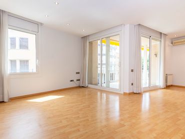 Flat with balcony for sale in Plaça de Josep Freixa i Argemí
