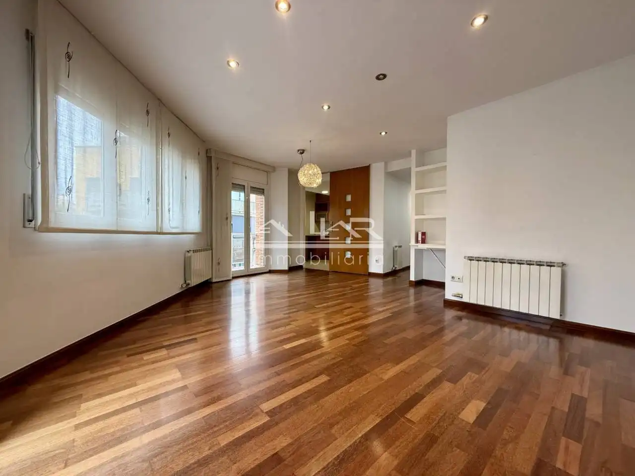Sala d'estar de Pis en venda en Vic amb Calefacció, Parquet i Traster