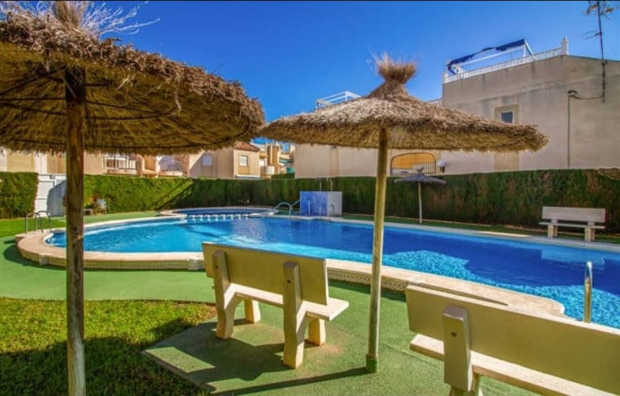 Piscina de Casa o chalet en venta en Torrevieja con Aire acondicionado y Amueblado