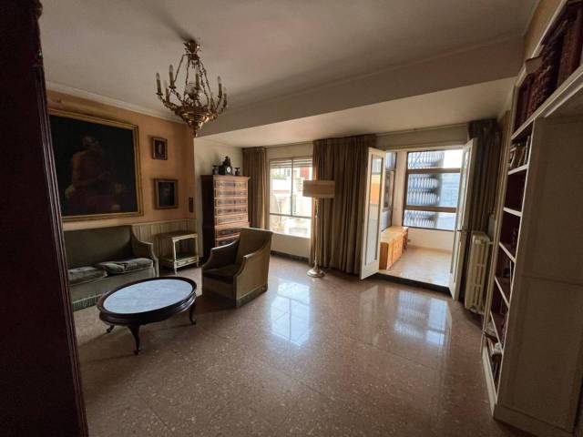 Piso en Venta en Avenida Alameda de Camilo Sesto en Eixample
