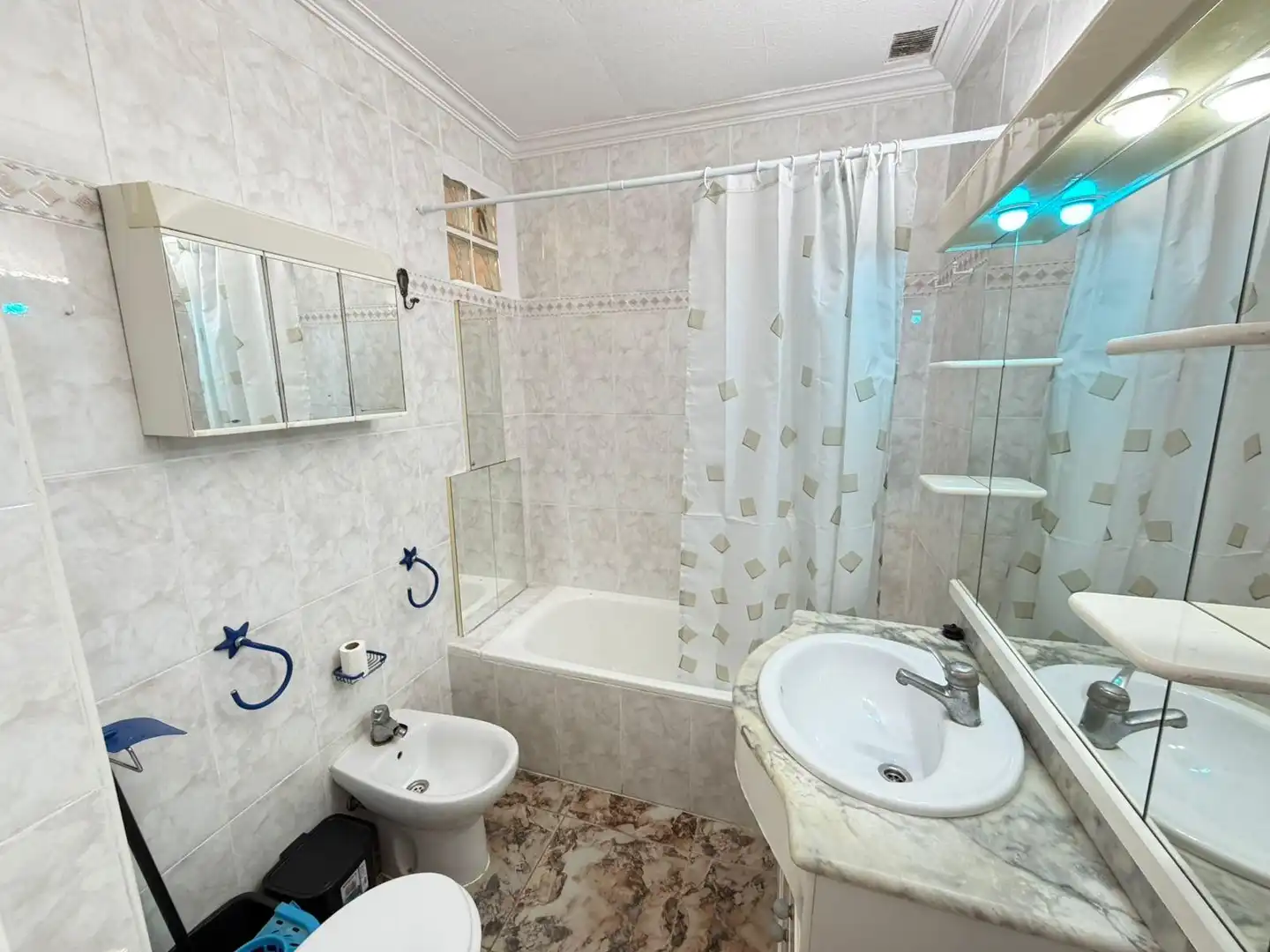 Baño de Apartamento en venta en Alicante / Alacant con Aire acondicionado, Terraza y Amueblado