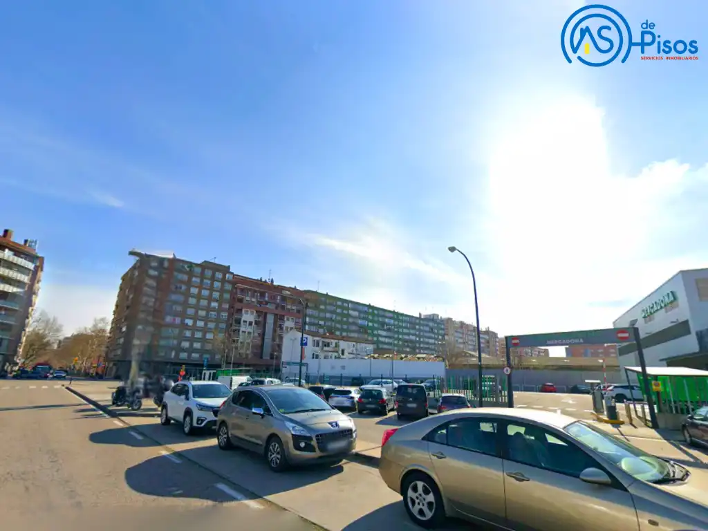 Flat for rent in Calle de Felisa Galé, 2, La Jota