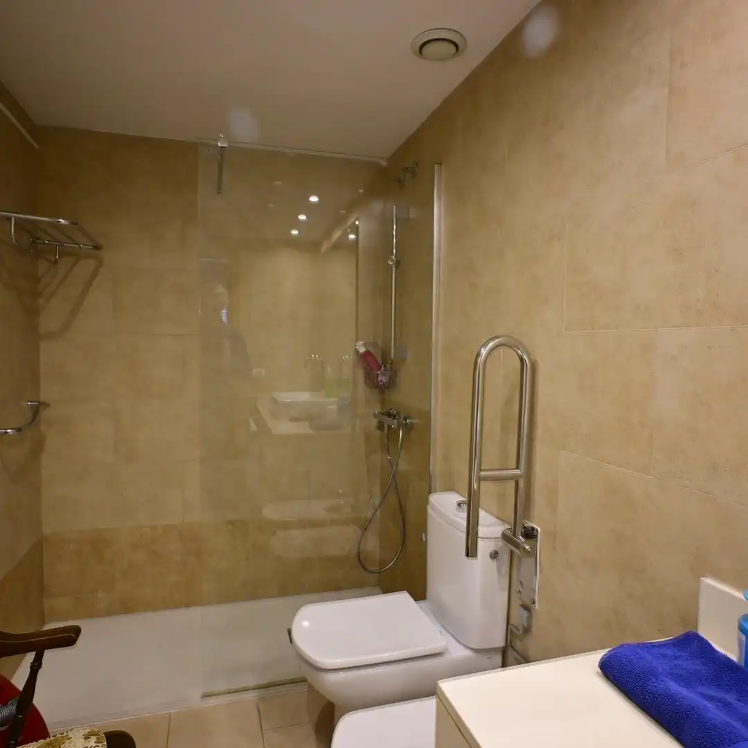 Baño de Piso en venta en Mataró con Aire acondicionado, Calefacción y Terraza
