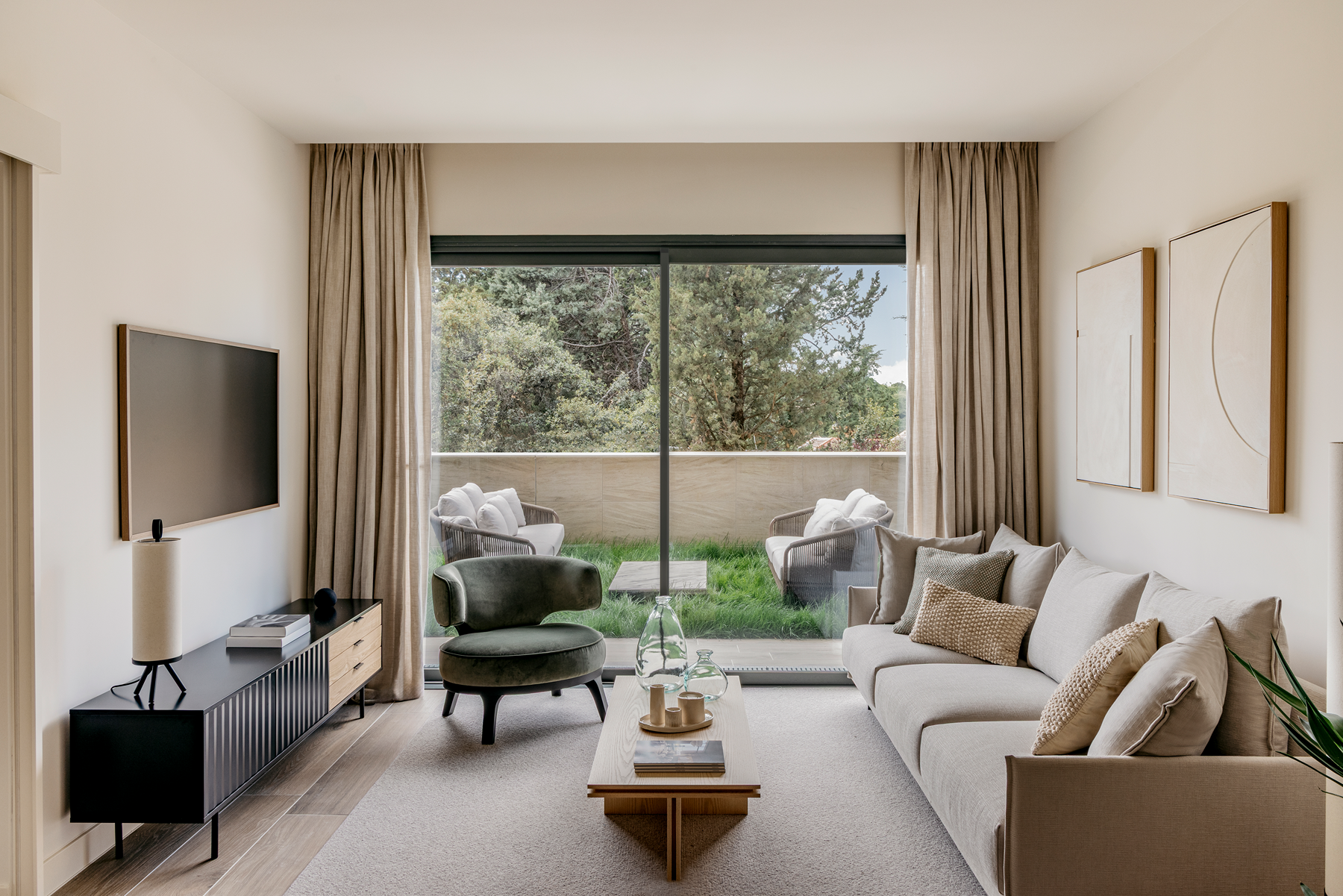 Living room of Apartment for sale in La Moraleja  with Air Conditioner, Terrace and Community pool