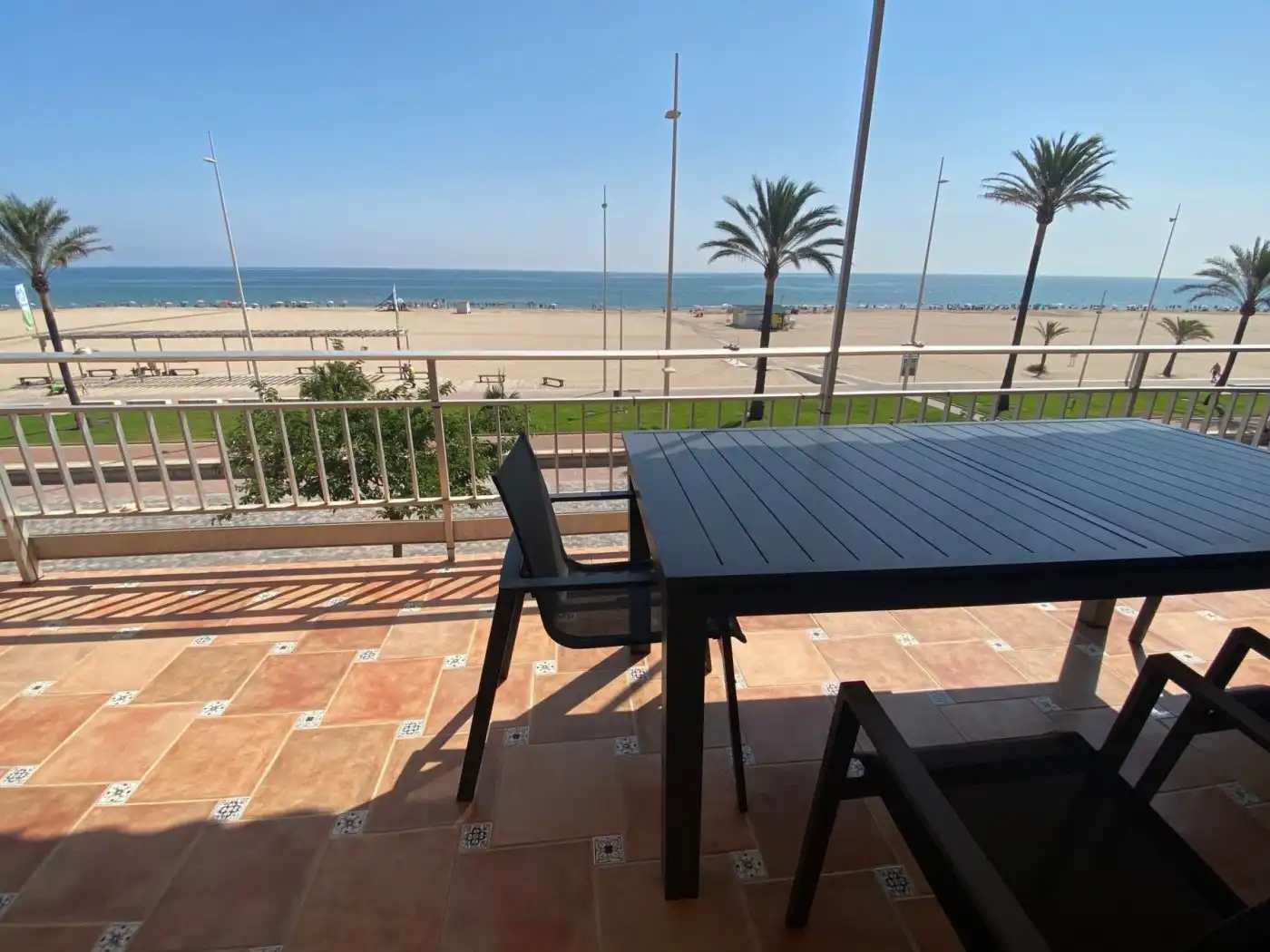 Mini appartamento con giardino in affitto a Passeig Maritim Neptu