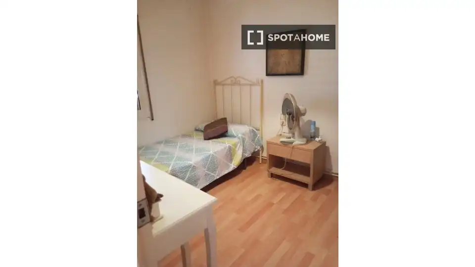 Habitación de Piso para compartir en Sabadell con Aire acondicionado, Calefacción y Amueblado