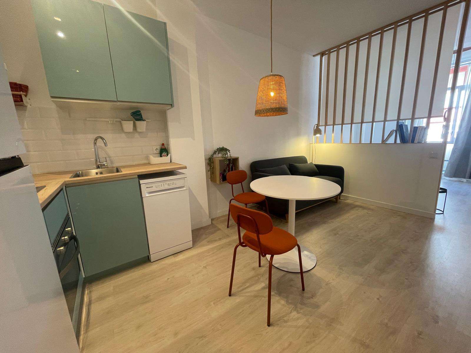 Cocina de Estudio para compartir en  Barcelona Capital con Aire acondicionado, Terraza y Amueblado