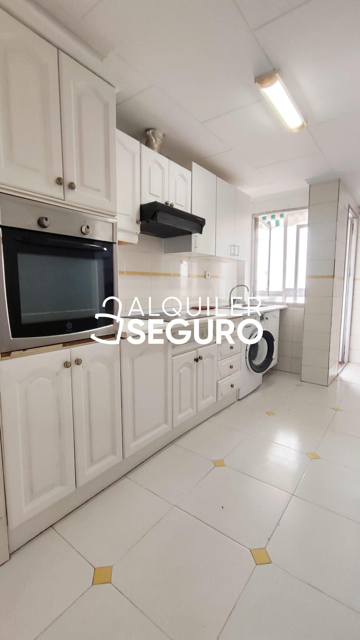 Cuina de Pis de lloguer en  Valencia Capital amb Aire condicionat i Terrassa