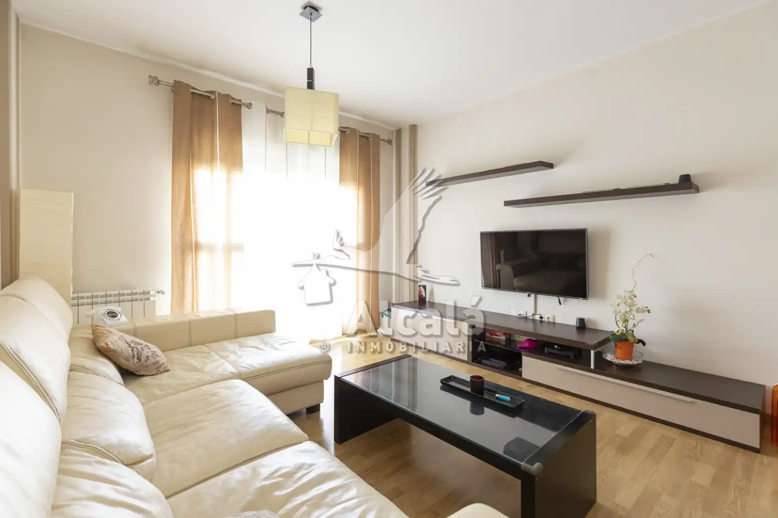 Wohnzimmer von Wohnung zum Verkauf in Alcalá de Henares mit Klimaanlage, Heizung und Privatgarten