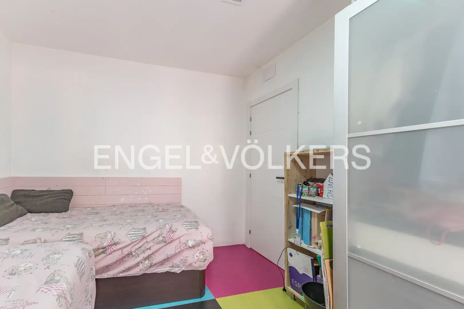 Dormitori de Apartament en venda en Sant Joan Despí amb Aire condicionat, Calefacció i Moblat